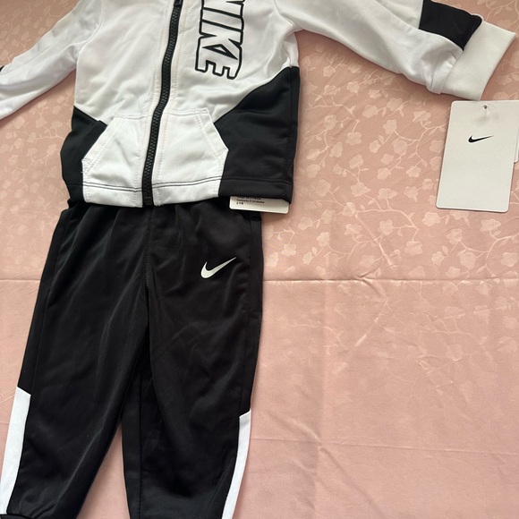 🆕Nike Baby Boy Dri Fit Full Zip Jacket/Jogger Pants Set - Picture 3 of 15